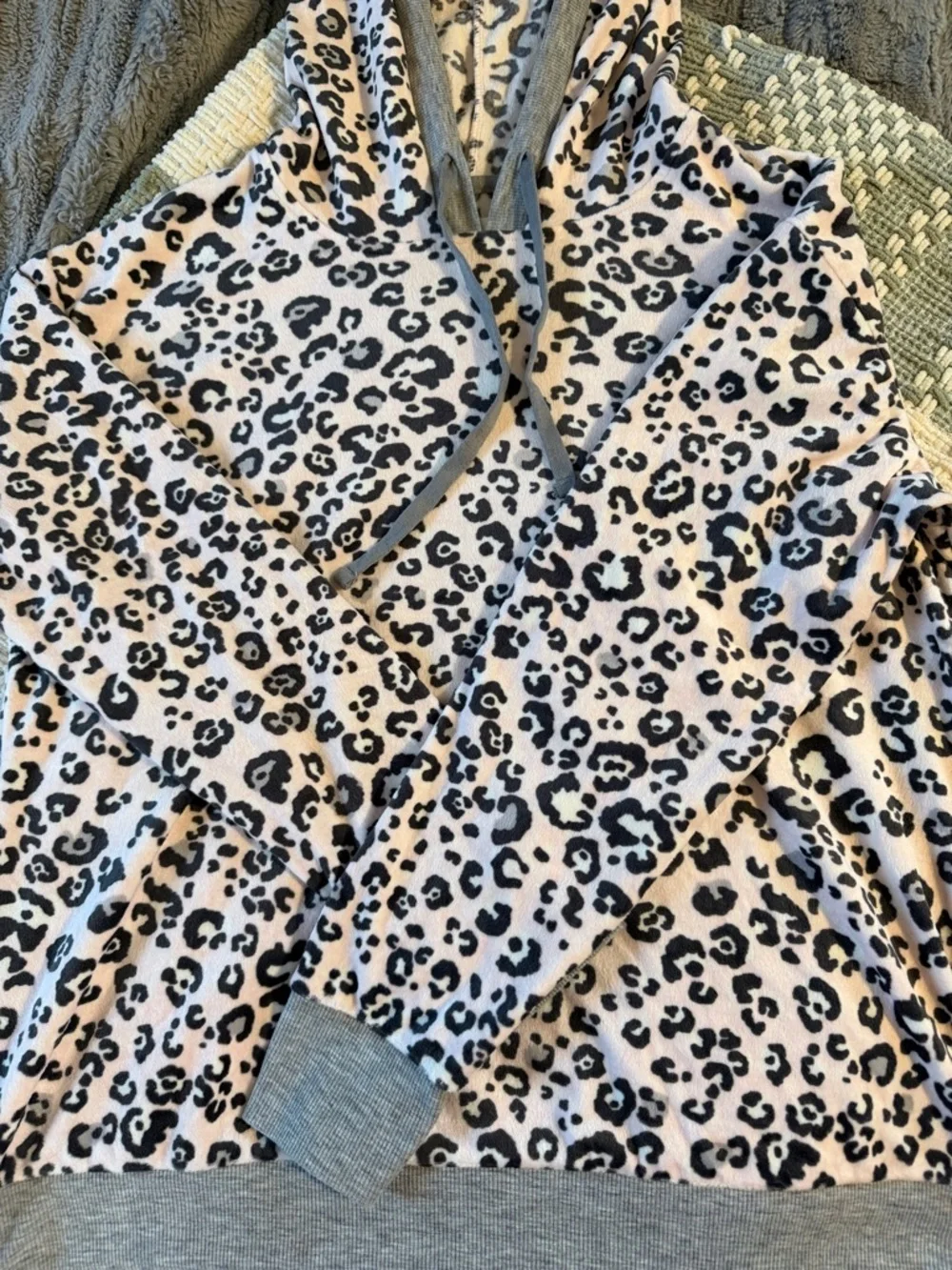 Women’s Cuddl Duds matching pajama SET 🩷